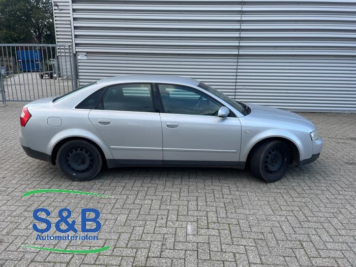 Audi A4 2.0 20V Sloopvoertuig (2001, Grijs)
