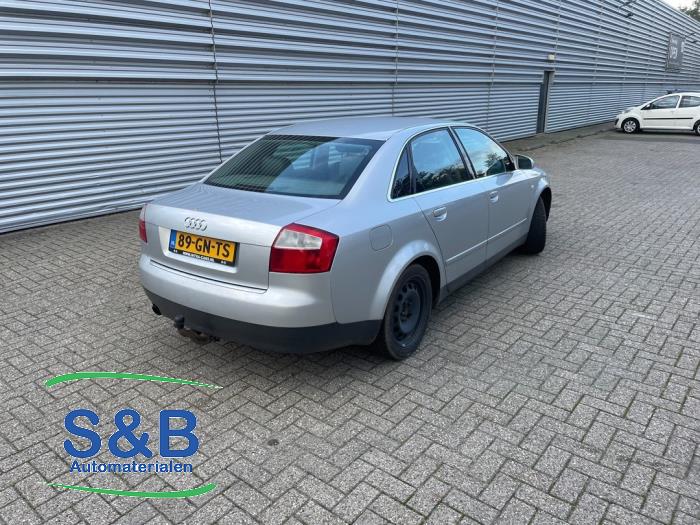 Audi A4 2.0 20V Sloopvoertuig (2001, Grijs)