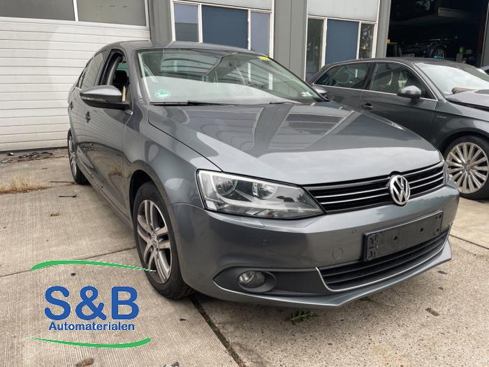 Volkswagen Jetta IV 1.6 TDI 16V Sloopvoertuig (2013, Grijs)