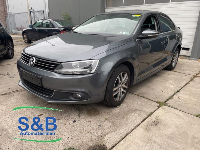 Volkswagen Jetta IV 1.6 TDI 16V Sloopvoertuig (2013, Grijs)