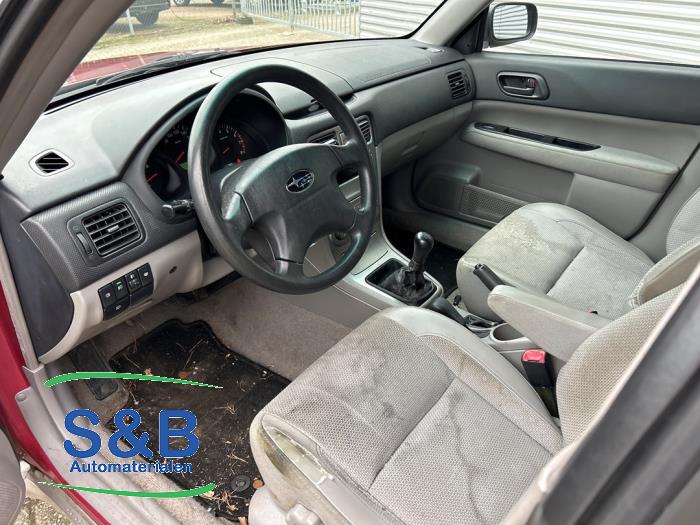 Subaru Forester 2.0 16V X Sloopvoertuig (2002, Rood, Grijs)