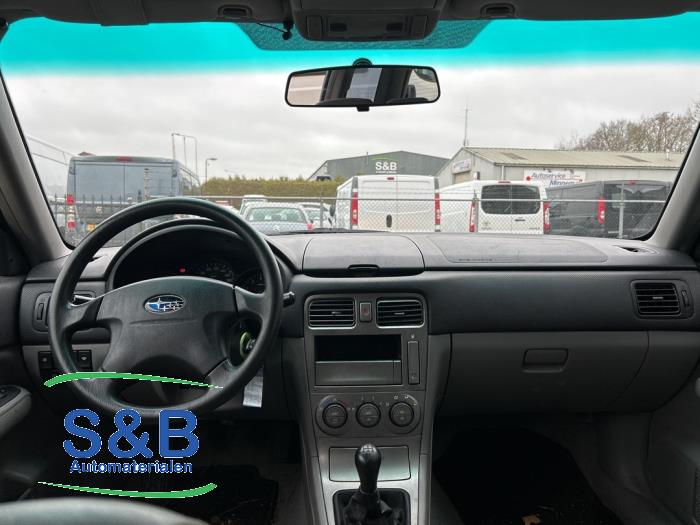 Subaru Forester 2.0 16V X Sloopvoertuig (2002, Rood, Grijs)