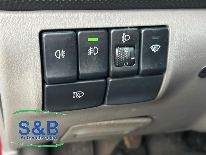 Subaru Forester 2.0 16V X Sloopvoertuig (2002, Rood, Grijs)