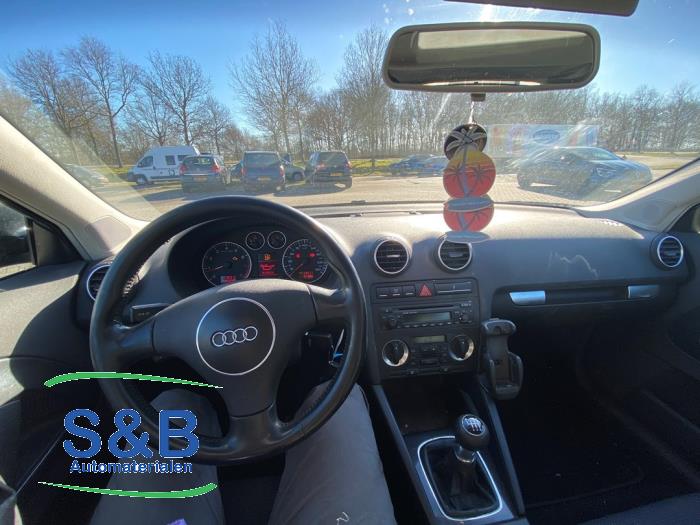 Audi A3 1.6 16V FSI Sloopvoertuig (2003, Zwart)