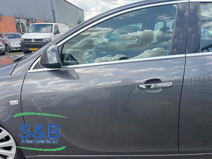 Opel Insignia 2.0 CDTI 16V 130 Ecotec Sloopvoertuig (2010, Donker, Zilvergrijs, Zilver)