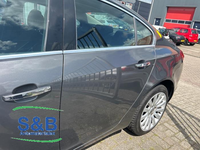 Opel Insignia 2.0 CDTI 16V 130 Ecotec Sloopvoertuig (2010, Donker, Zilvergrijs, Zilver)