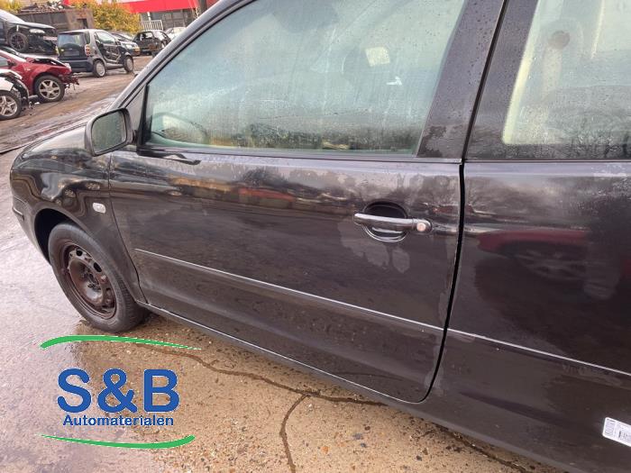 Volkswagen Polo IV 1.4 16V Sloopvoertuig (2004, Metallic, Zwart)