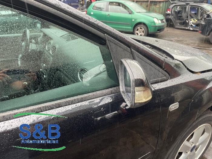 Ford Focus 2 Wagon 1.6 16V Sloopvoertuig (2007, Zwart)