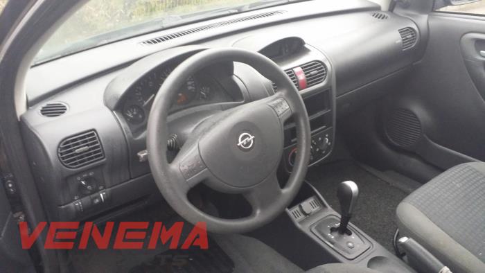 Opel Corsa C 1.0 12V Sloopvoertuig (2002, Metallic, Zwart)