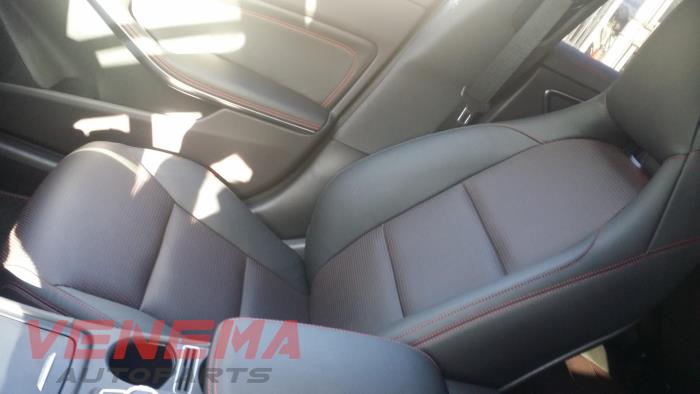 Mercedes CLA Shooting Brake 1.6 CLA-200 16V Sloopvoertuig (2015, Metallic, Zwart)