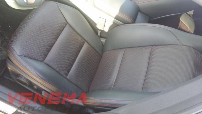 Mercedes CLA Shooting Brake 1.6 CLA-200 16V Sloopvoertuig (2015, Metallic, Zwart)