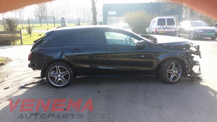Mercedes CLA Shooting Brake 1.6 CLA-200 16V Sloopvoertuig (2015, Metallic, Zwart)
