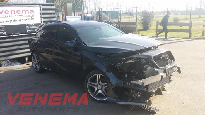 Mercedes CLA Shooting Brake 1.6 CLA-200 16V Sloopvoertuig (2015, Metallic, Zwart)