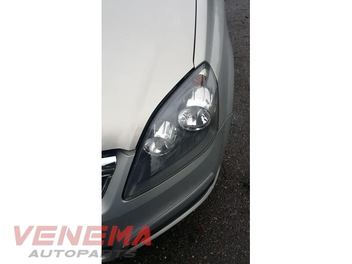 Opel Zafira 1.9 CDTI Sloopvoertuig (2006, Metallic, Zilver)