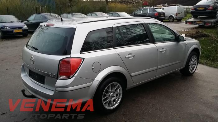 Opel Astra H SW 1.9 CDTi 16V 150 Sloopvoertuig (2006, Metallic, Zilvergrijs)