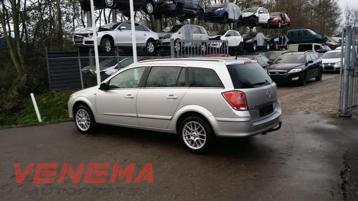 Opel Astra H SW 1.9 CDTi 16V 150 Sloopvoertuig (2006, Metallic, Zilvergrijs)