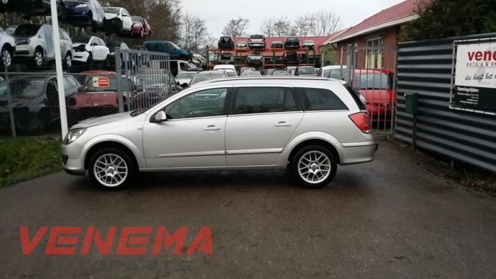 Opel Astra H SW 1.9 CDTi 16V 150 Sloopvoertuig (2006, Metallic, Zilvergrijs)
