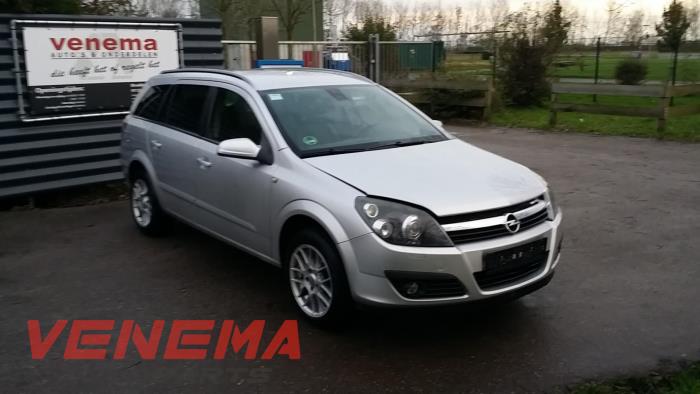 Opel Astra H SW 1.9 CDTi 16V 150 Sloopvoertuig (2006, Metallic, Zilvergrijs)