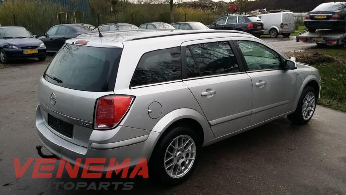 Opel Astra H SW 1.9 CDTi 16V 150 Sloopvoertuig (2006, Metallic, Zilvergrijs)