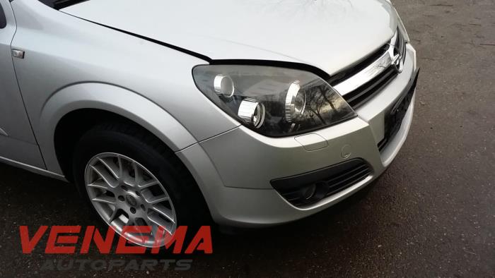 Opel Astra H SW 1.9 CDTi 16V 150 Sloopvoertuig (2006, Metallic, Zilvergrijs)