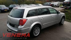 Opel Astra H SW 1.9 CDTi 16V 150 Sloopvoertuig (2006, Metallic, Zilvergrijs)