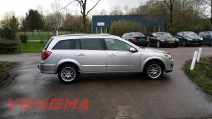 Opel Astra H SW 1.9 CDTi 16V 150 Sloopvoertuig (2006, Metallic, Zilvergrijs)