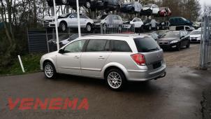 Opel Astra H SW 1.9 CDTi 16V 150 Sloopvoertuig (2006, Metallic, Zilvergrijs)