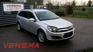 Opel Astra H SW 1.9 CDTi 16V 150 Sloopvoertuig (2006, Metallic, Zilvergrijs)