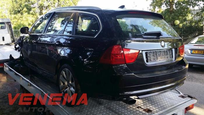 BMW 3 serie Touring 318i 16V Sloopvoertuig (2012, Metallic, Zwart, Saffierblauw)