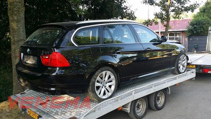 BMW 3 serie Touring 318i 16V Sloopvoertuig (2012, Metallic, Zwart, Saffierblauw)