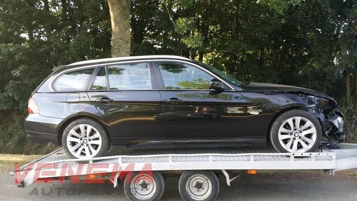 BMW 3 serie Touring 318i 16V Sloopvoertuig (2012, Metallic, Zwart, Saffierblauw)