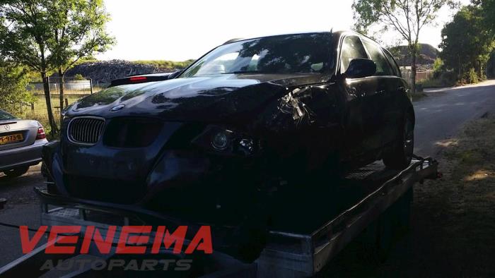 BMW 3 serie Touring 318i 16V Sloopvoertuig (2012, Metallic, Zwart, Saffierblauw)