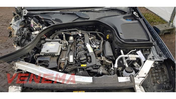 Mercedes GLC 2.2 250d 16V BlueTEC 4-Matic Sloopvoertuig (2016, Donker, Metallic, Zilvergrijs)