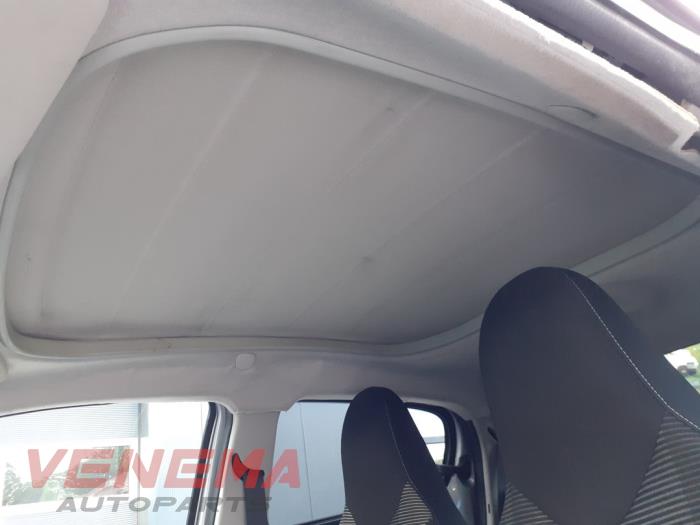 Peugeot 108 1.2 VTi 12V Sloopvoertuig (2017, Metallic, Zilvergrijs)