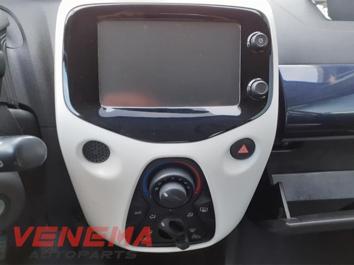 Peugeot 108 1.2 VTi 12V Sloopvoertuig (2017, Metallic, Zilvergrijs)