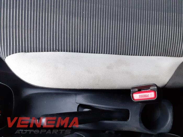 Peugeot 108 1.2 VTi 12V Sloopvoertuig (2017, Metallic, Zilvergrijs)