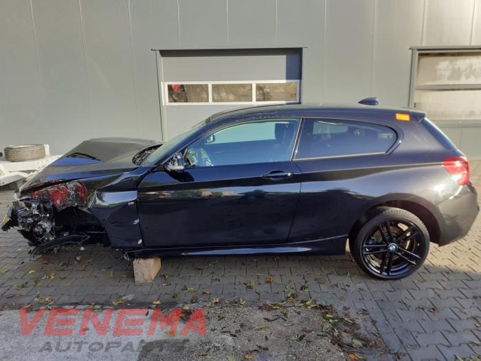 BMW 1 serie 120i 2.0 16V Sloopvoertuig (2018, Metallic, Zwart)