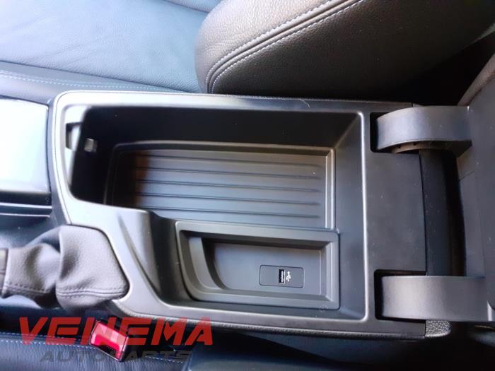 BMW 1 serie 120i 2.0 16V Sloopvoertuig (2018, Metallic, Zwart)