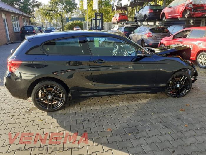 BMW 1 serie 120i 2.0 16V Sloopvoertuig (2018, Metallic, Zwart)