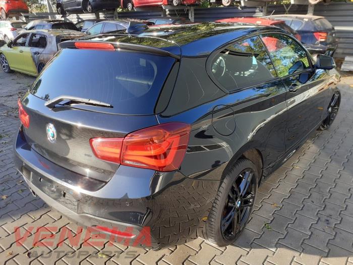 BMW 1 serie 120i 2.0 16V Sloopvoertuig (2018, Metallic, Zwart)