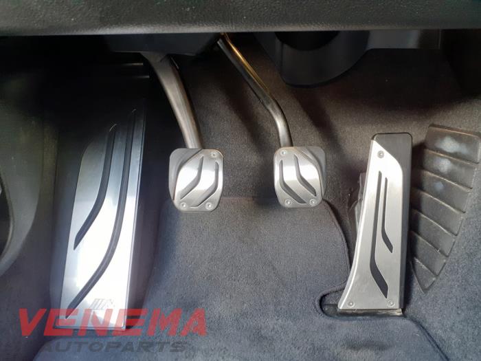 BMW 1 serie 120i 2.0 16V Sloopvoertuig (2018, Metallic, Zwart)