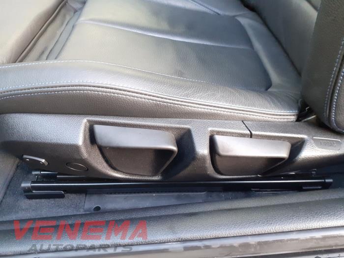 BMW 1 serie 120i 2.0 16V Sloopvoertuig (2018, Metallic, Zwart)