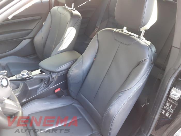 BMW 1 serie 120i 2.0 16V Sloopvoertuig (2018, Metallic, Zwart)