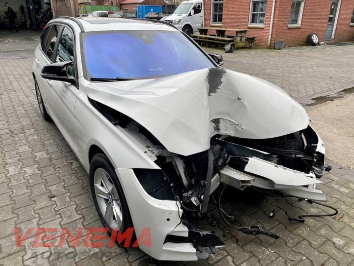 BMW 3 serie Touring 320d 2.0 16V Sloopvoertuig (2014, Metallic, Wit)