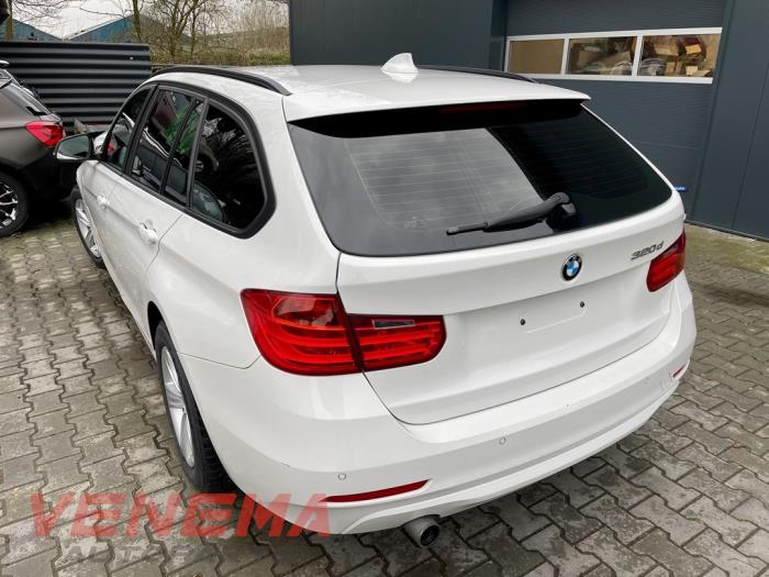 BMW 3 serie Touring 320d 2.0 16V Sloopvoertuig (2014, Metallic, Wit)