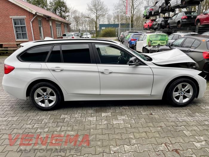 BMW 3 serie Touring 320d 2.0 16V Sloopvoertuig (2014, Metallic, Wit)