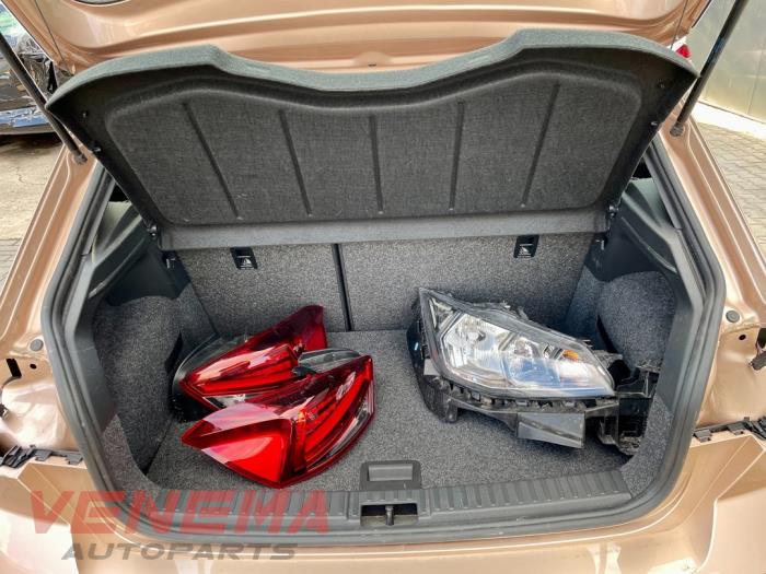 Seat Ibiza V 1.0 TSI 12V Sloopvoertuig (2018, Metallic, Champagne)