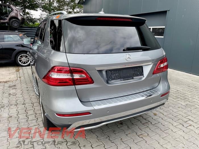 Mercedes ML III 3.0 ML-350 BlueTEC V6 24V 4-Matic Sloopvoertuig (2014, Metallic, Donker, Zilvergrijs, Grijs)