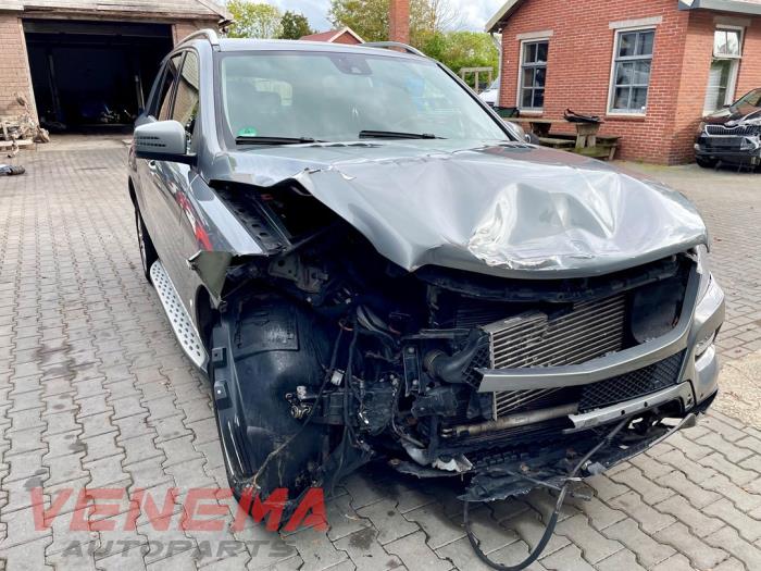 Mercedes ML III 3.0 ML-350 BlueTEC V6 24V 4-Matic Sloopvoertuig (2014, Metallic, Donker, Zilvergrijs, Grijs)