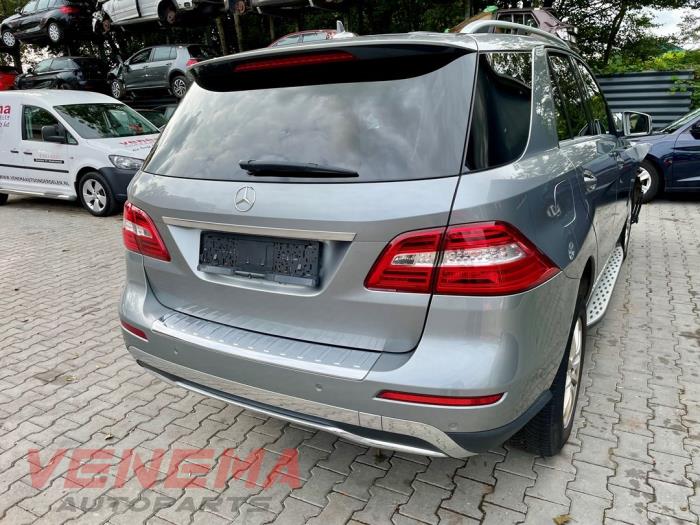 Mercedes ML III 3.0 ML-350 BlueTEC V6 24V 4-Matic Sloopvoertuig (2014, Metallic, Donker, Zilvergrijs, Grijs)